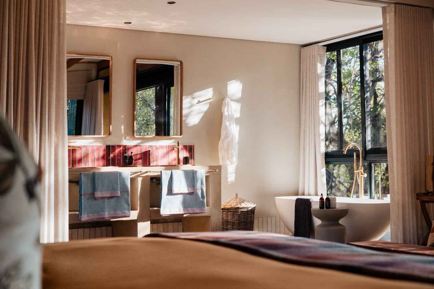 safari suites